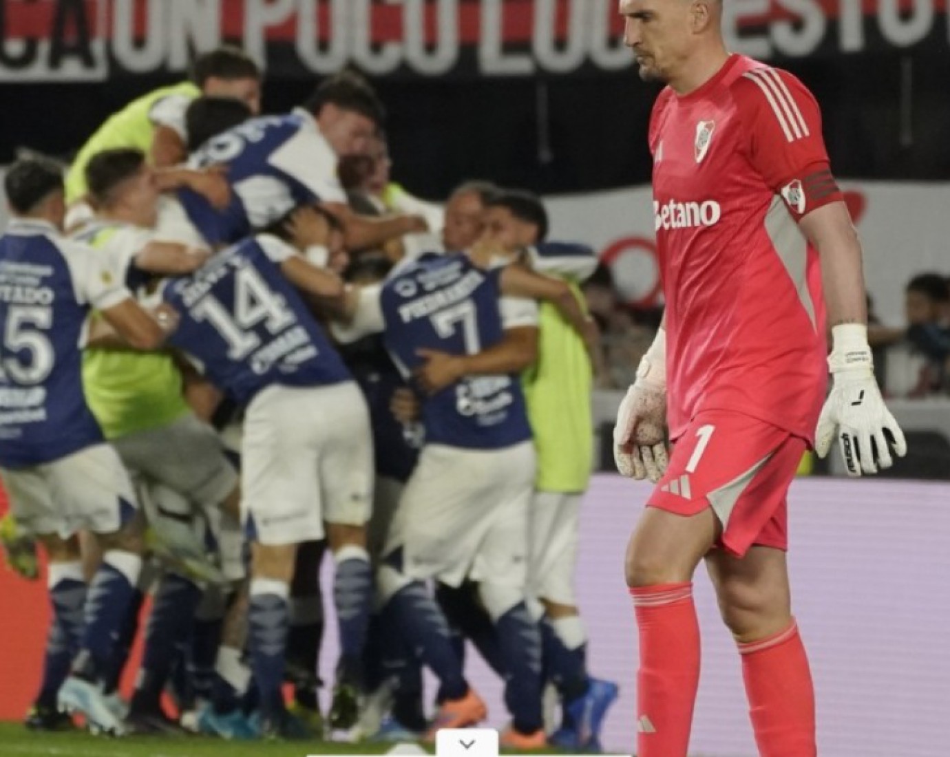 River perdió en su propia cancha: cayó ante Gimnasia y el Monumental estalló