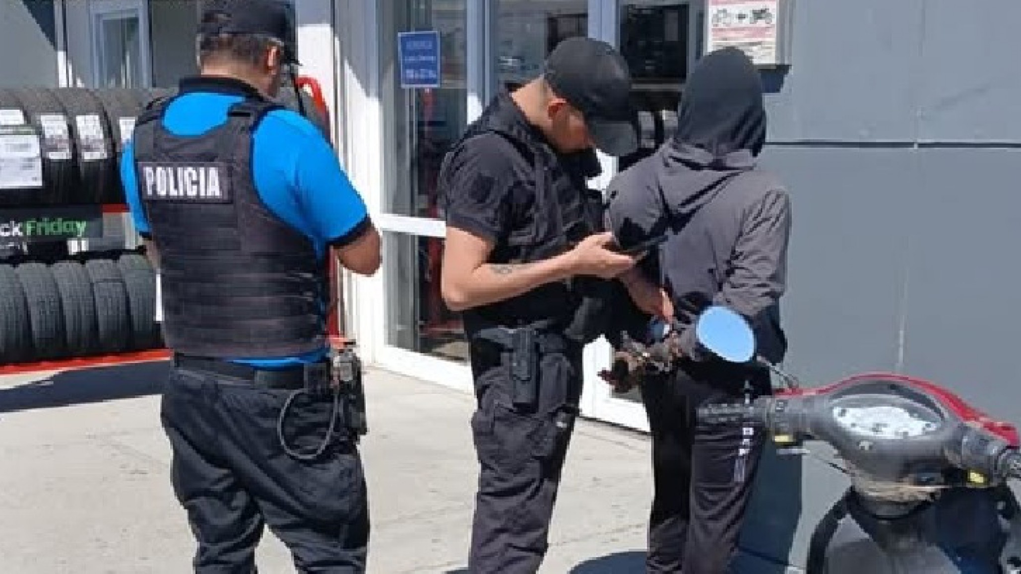 Comodoro: Pelea de repartidores de Pedidos Ya en el estacionamiento de un supermercado