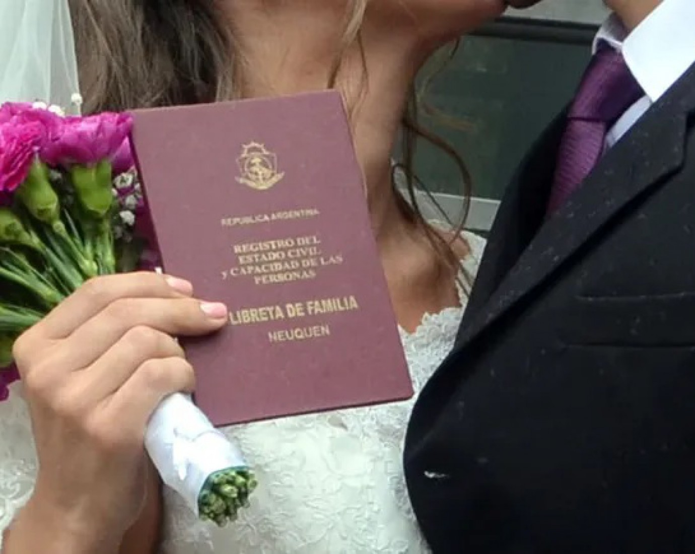 Empleada de un Registro Civil solicitó una "contribución" de $90.000 a recién casados: la investigación