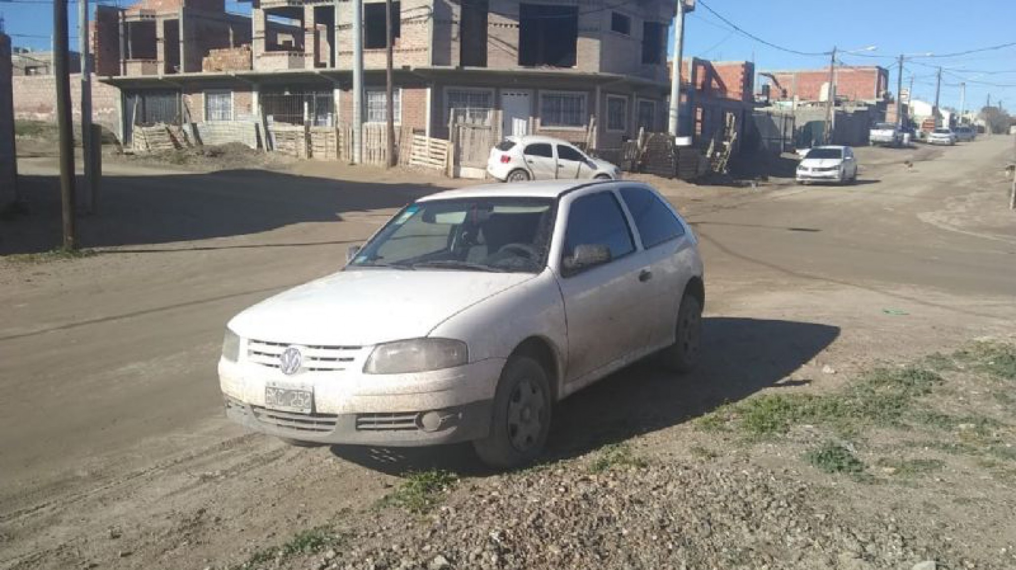 El misterio del auto abandonado, investigan si lo utilizaron para cometer ilícitos