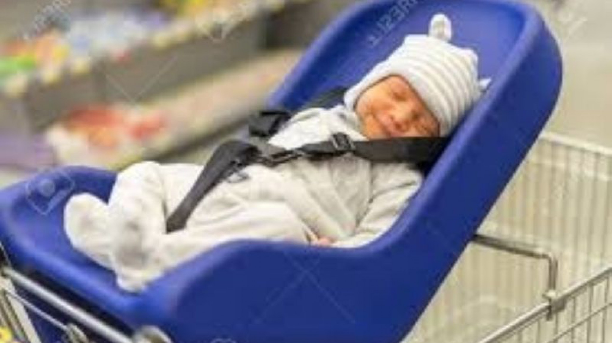 Un supermercado tiene que indemnizar a una familia porque el bebé se cayó del carrito