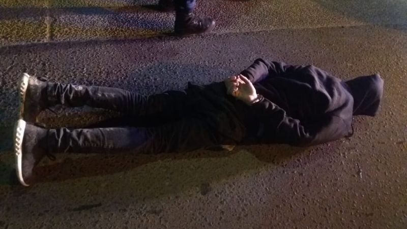 Dos hombres intentaron ingresar a un domicilio y robar una moto:uno de los delincuentes fue detenido