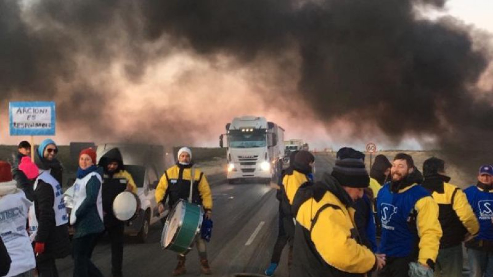 Siguen los reclamos: Gremios cortan la Ruta 3