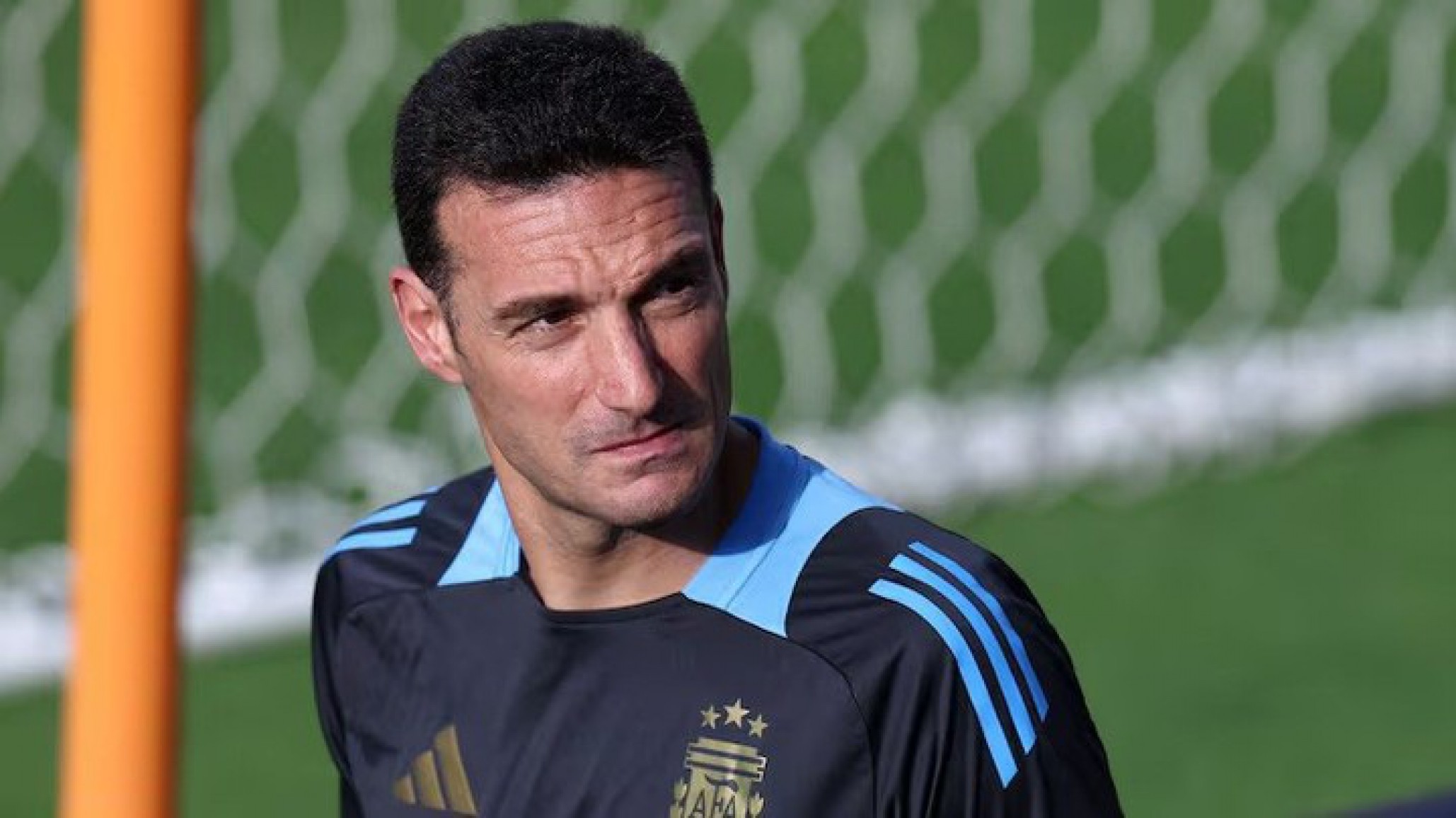 Scaloni anunció que Messi será titular ante Angola