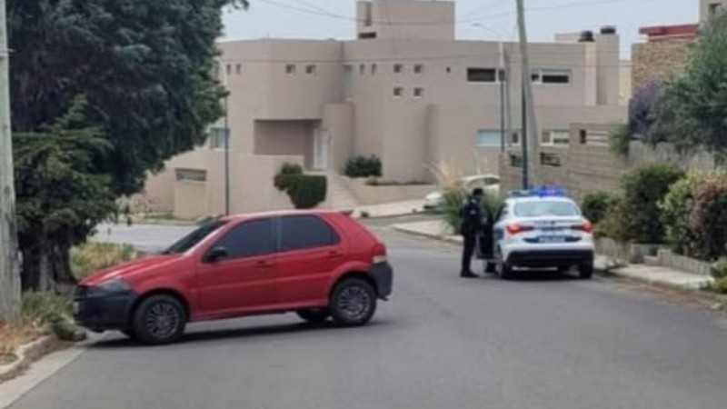 Buscan al dueño de un Fiat Palio que fue movido por el viento en KM3