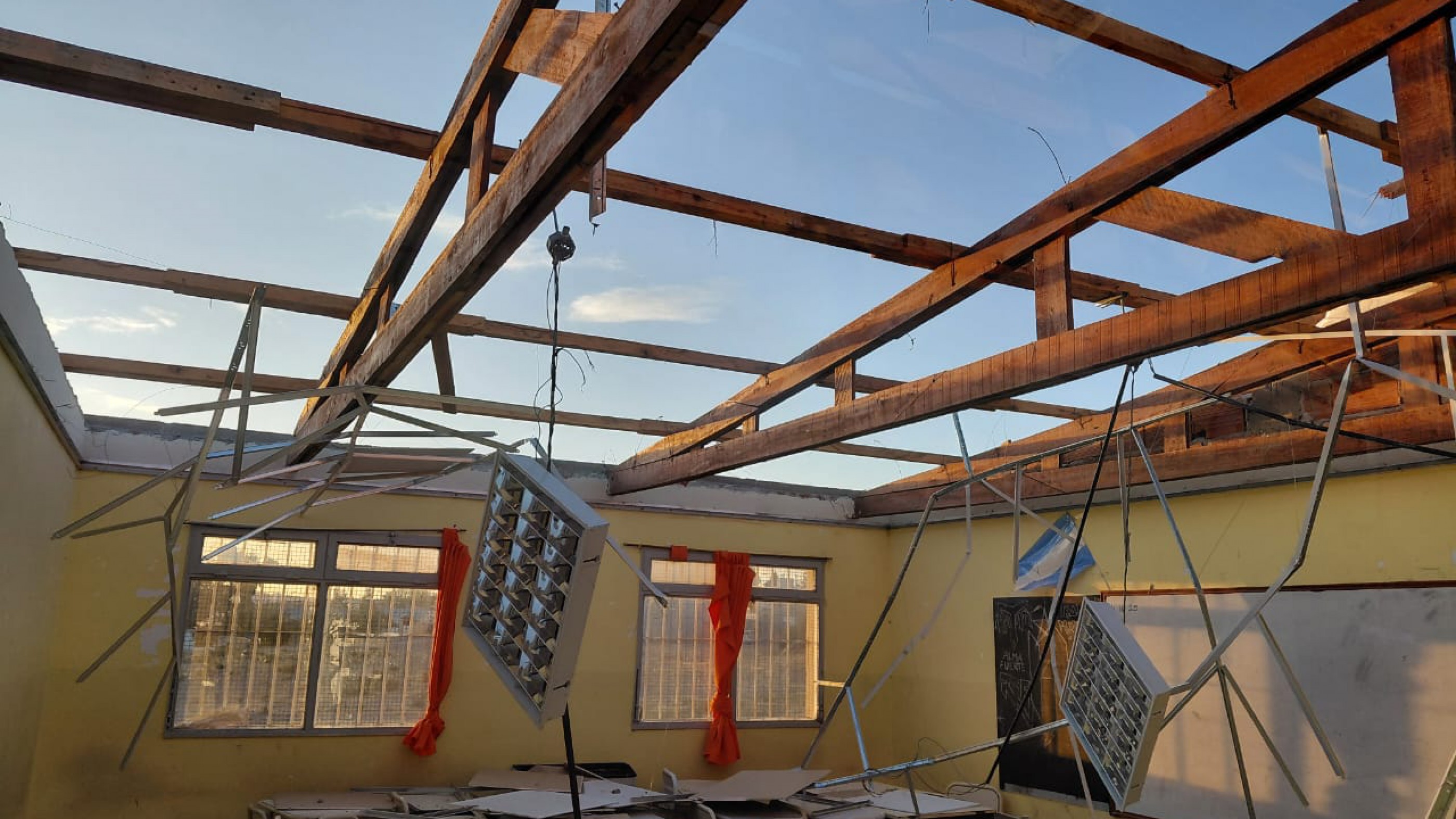 La Escuela Charles Darwin sufrió daños por el temporal y no tendrá clases presenciales