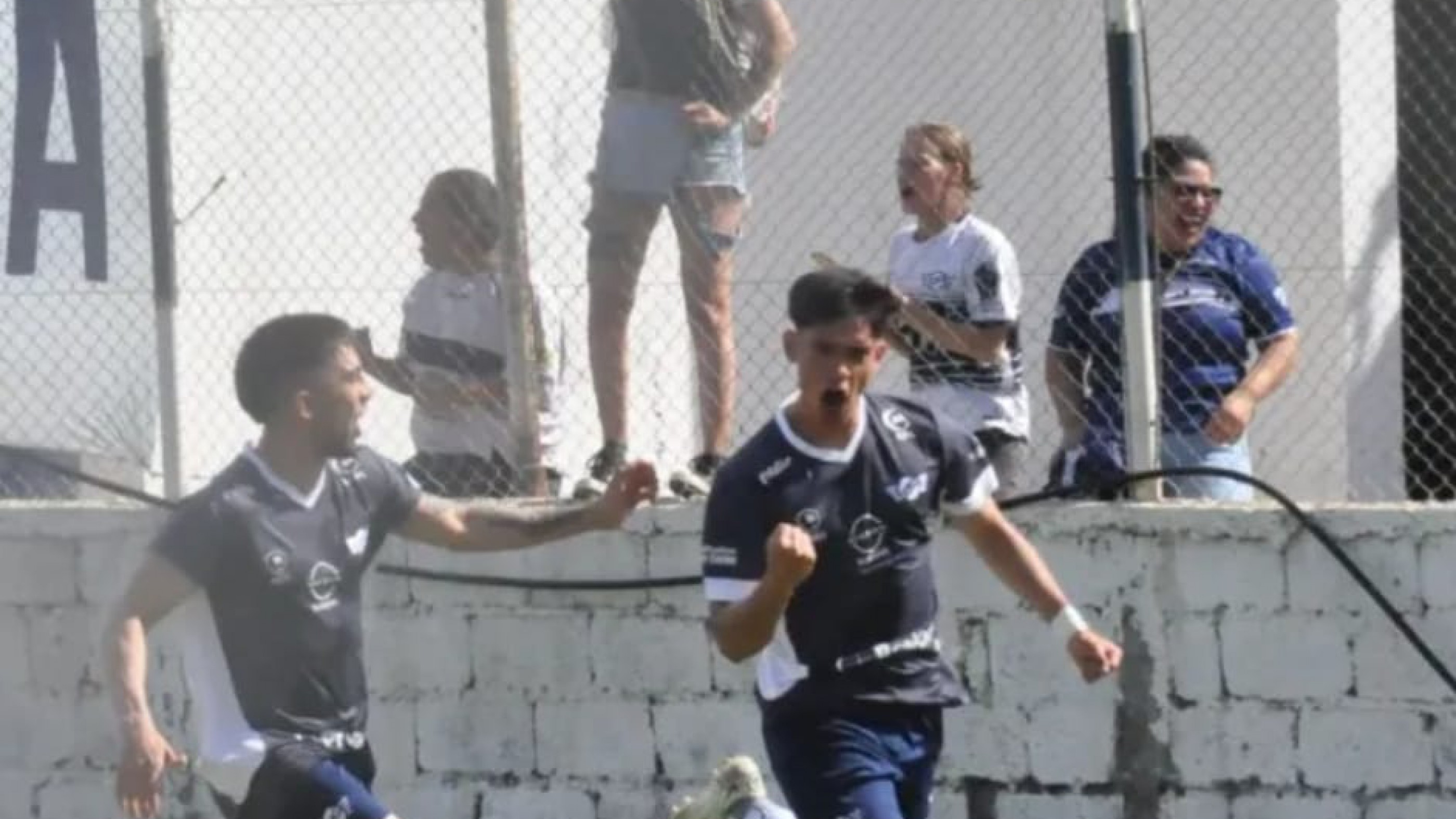 Newbery goleó a Camioneros y se ilusiona con el ascenso en el Regional