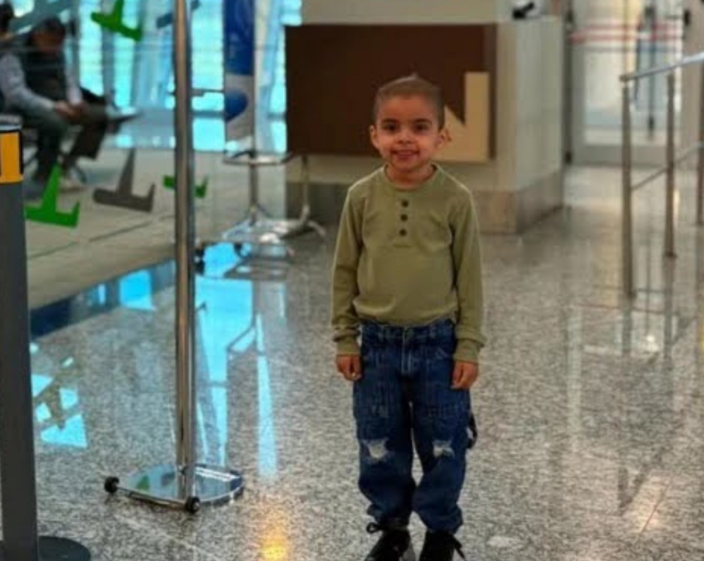 Isaías, el niño comodorense con un curioso síndrome, está en terapia y piden una cadena de oración