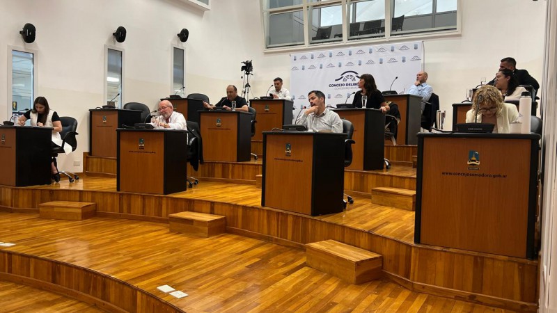 La prórroga no entró al Concejo y habría sesión extraordinaria el domingo para que la ciudad no se quede sin transporte público