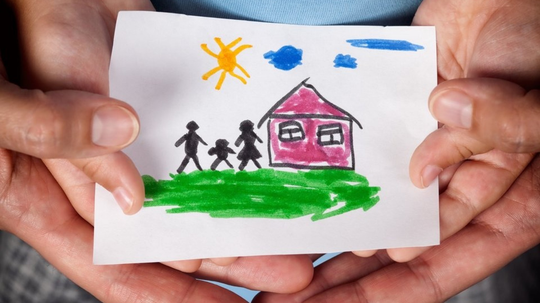 Comodoro en búsqueda de "Familias del Corazón" para bebés recién nacidos