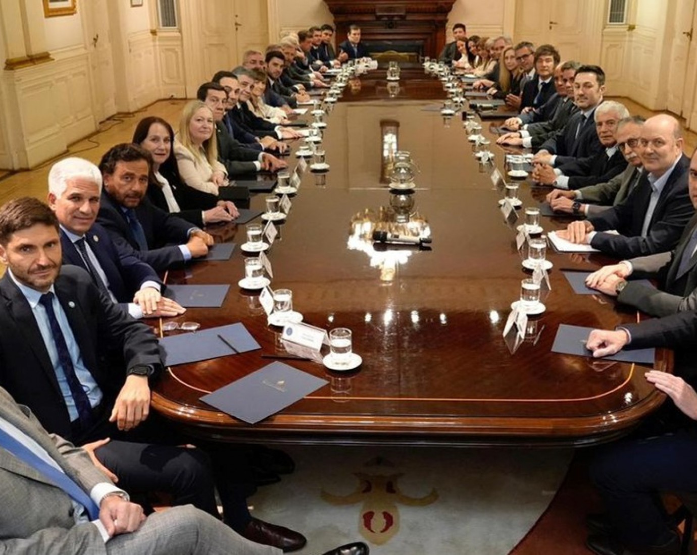 El Gobierno avisa: habrá corte de fondos y trabas para endeudarse si las provincias no frenan el gasto