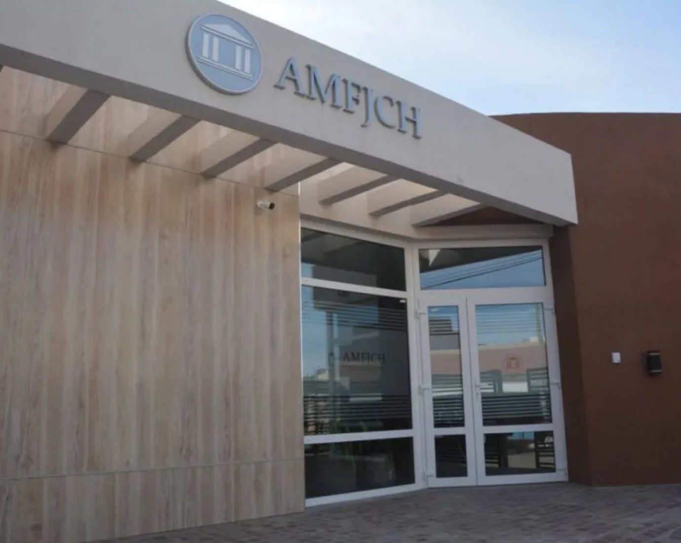 Preocupación por la interrupción de servicios médicos y de farmacia en la provincia