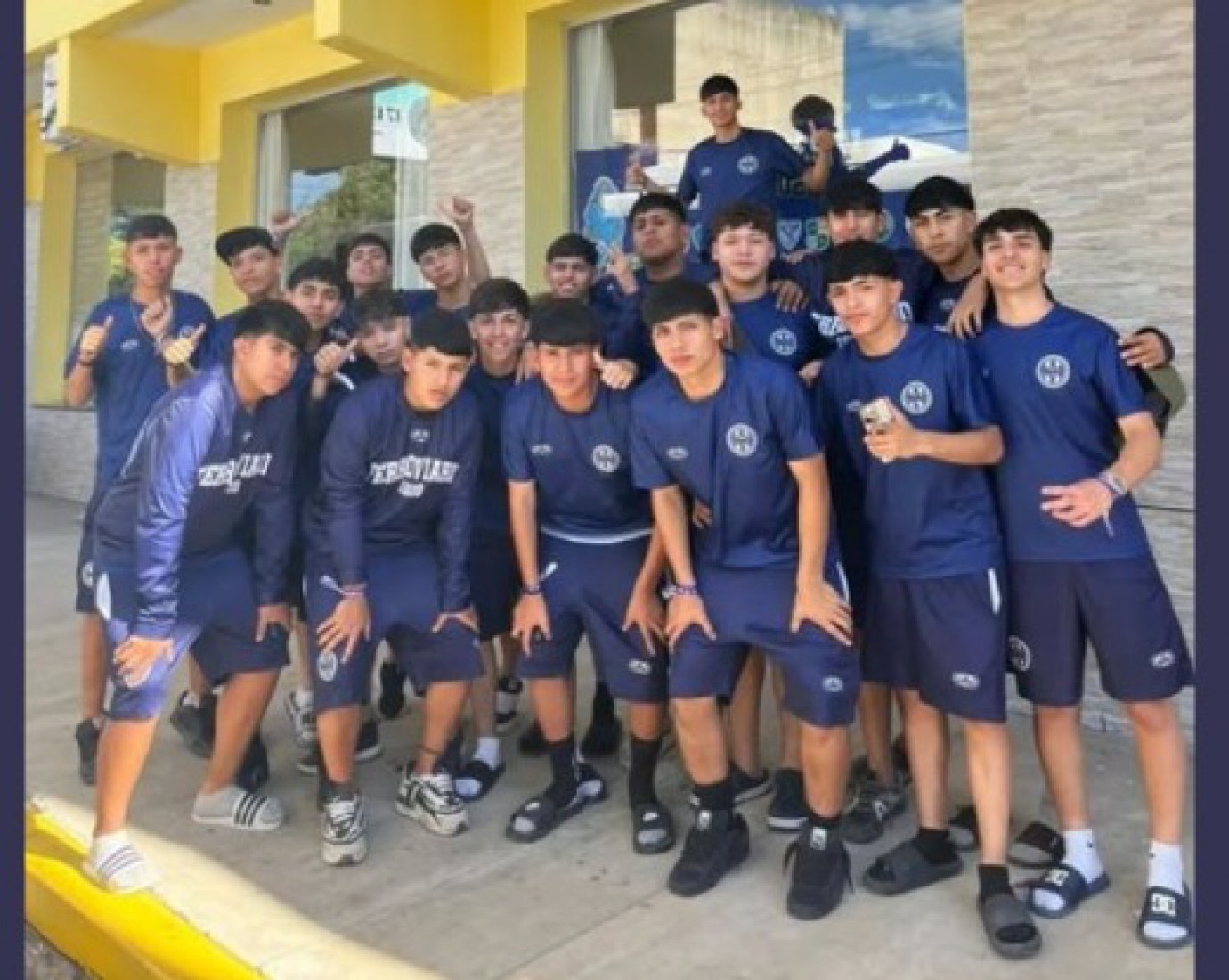 Llegaron a Santa Teresita los chicos de Ferro y la ayuda solidaria ya va en camino