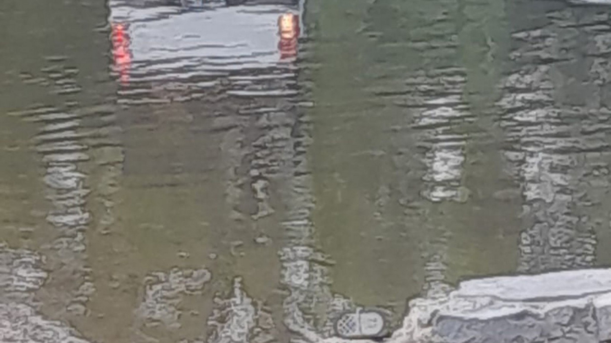 Un joven cayó con su camioneta al río Senguer mientras intentaba sacarse una foto