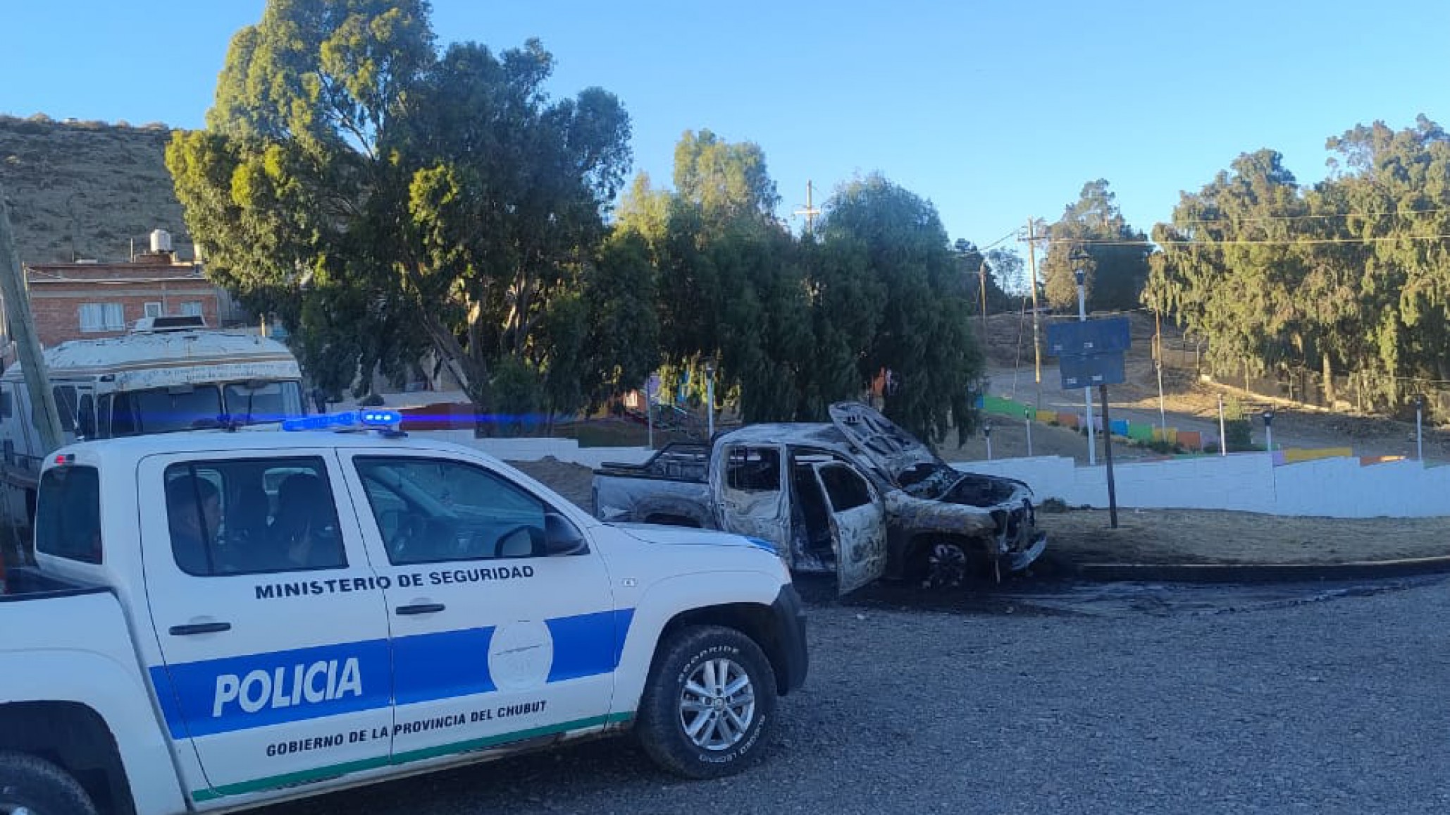 Una camioneta se prendió fuego y quedó destruida