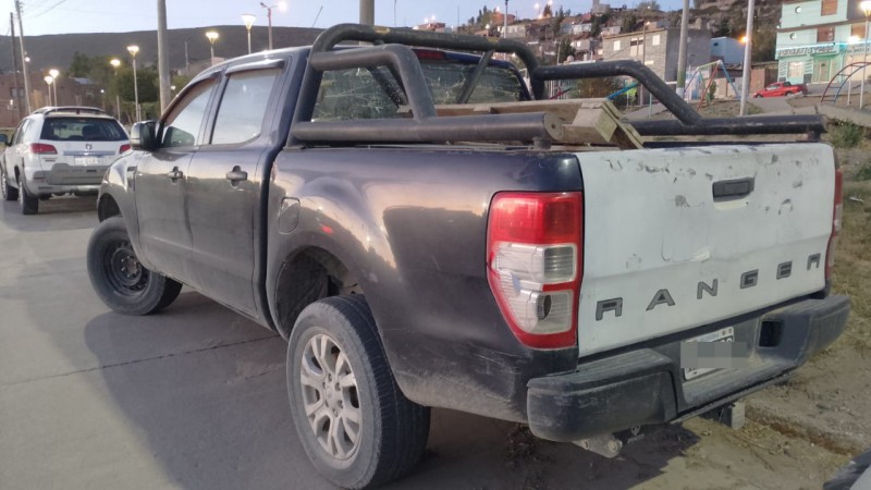 Secuestraron una camioneta con pedido de captura por robo en Neuquén