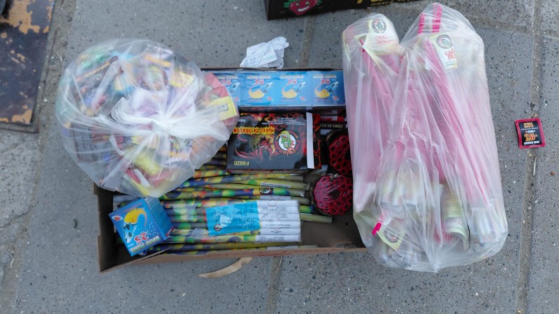 Vendía pirotecnia ilegalmente y le secuestraron todos los productos