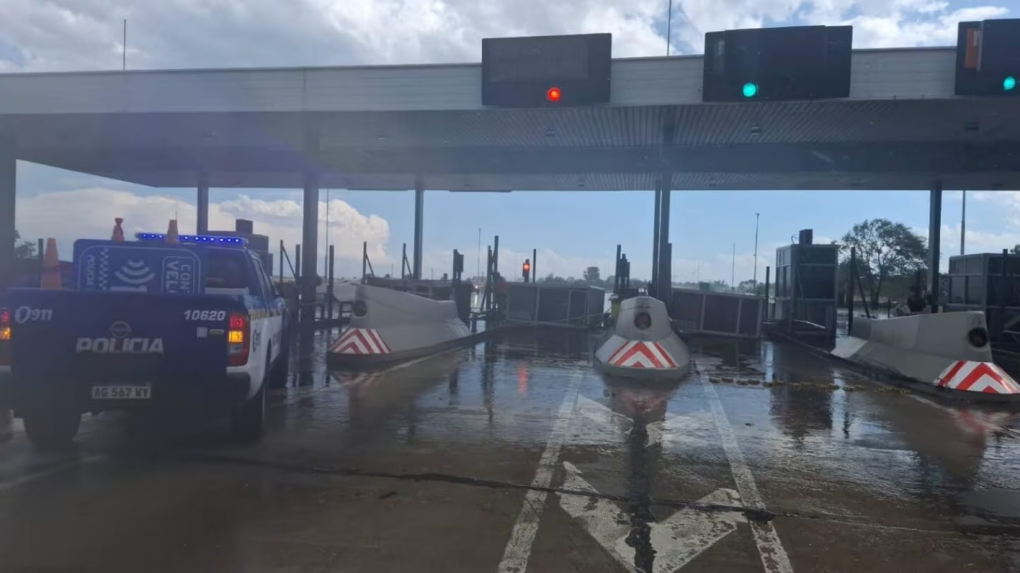 Temporal en Córdoba: fuertes ráfagas volaron una cabina de peaje y mataron a un hombre