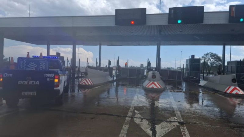 Temporal en Córdoba: fuertes ráfagas volaron una cabina de peaje y mataron a un hombre