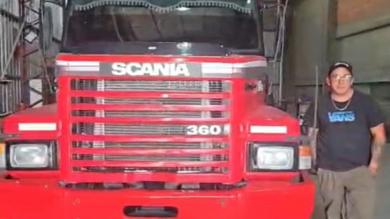 Solidaridad sobre ruedas: un camionero pone su vehículo para llevar donaciones a los damnificados del incendio en Puerto Patriada y El Hoyo