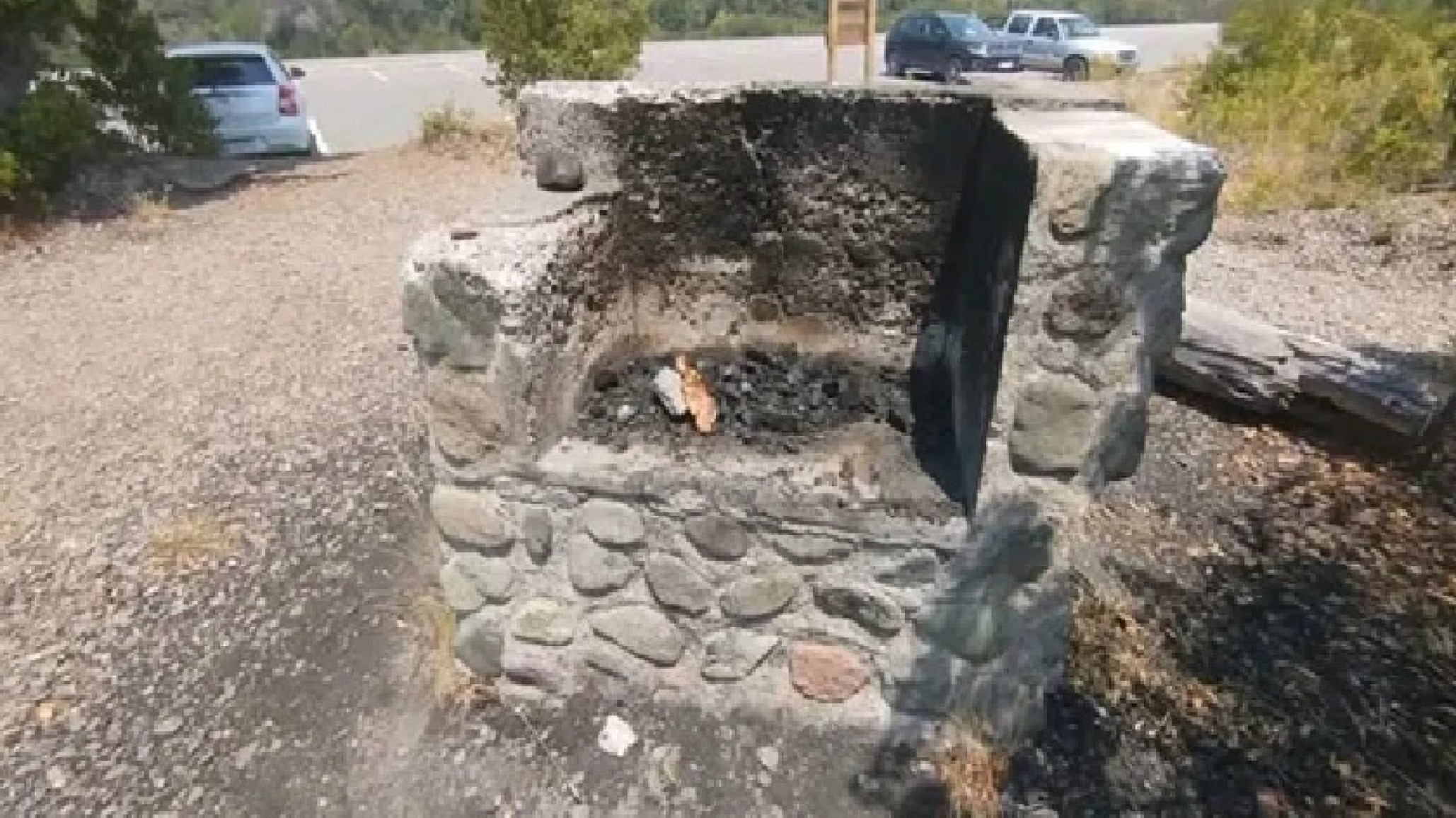 Indignación en el Parque Nacional Los Alerces: Multaron a una pareja que hacía fuego en plena emergencia