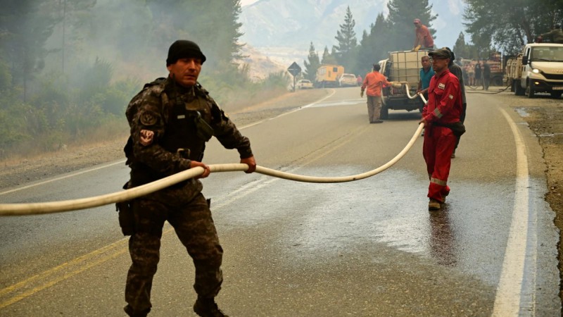 Brigadistas de Parques Nacionales denuncian salarios precarizados mientras combaten los incendios en Chubut