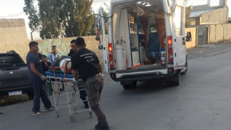 Atropellaron a una adolescente de 13 años en el barrio San Cayetano y fue trasladada al Hospital Regional