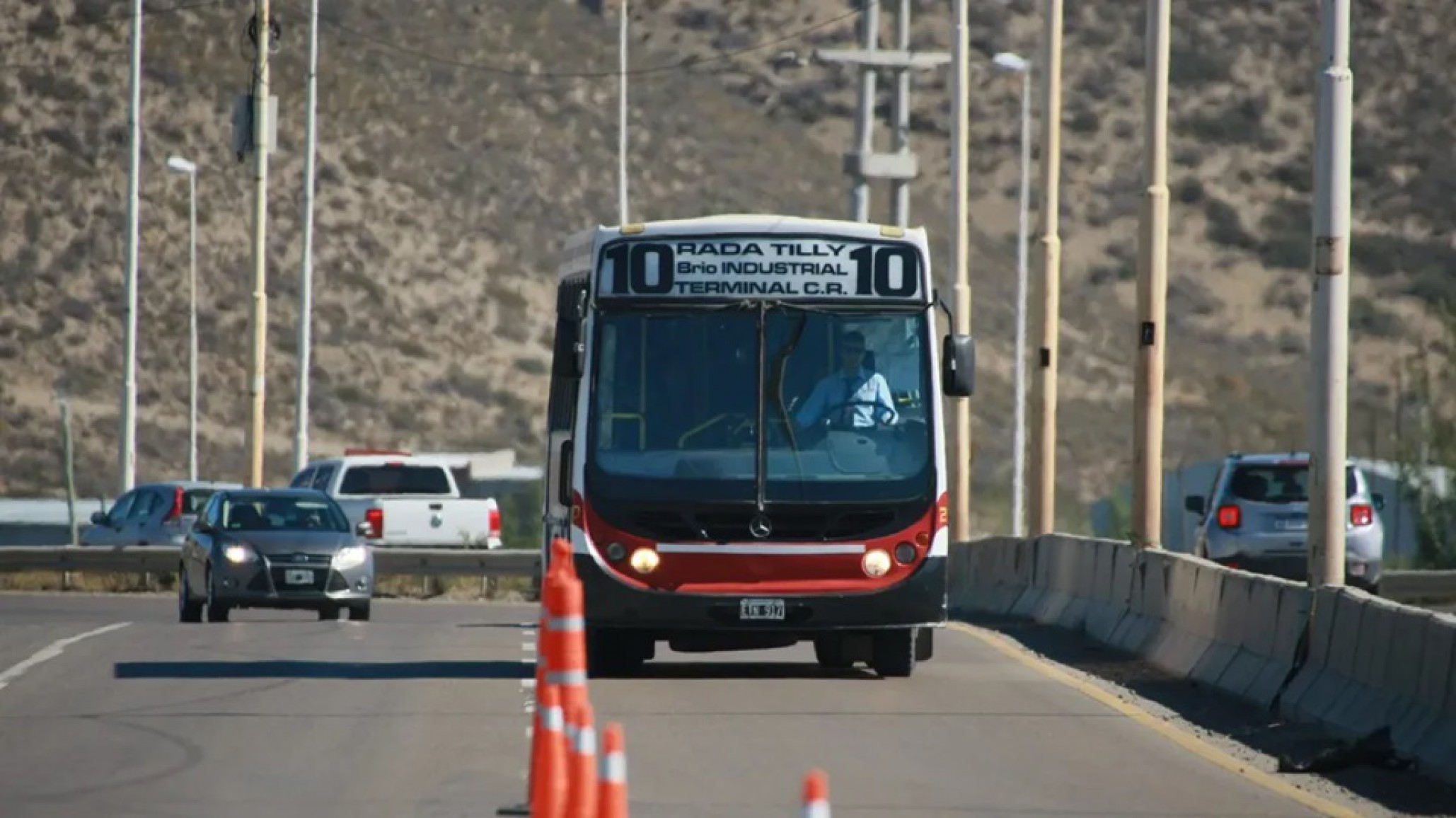 Paro indefinido de Expreso Rada Tilly por falta de pago