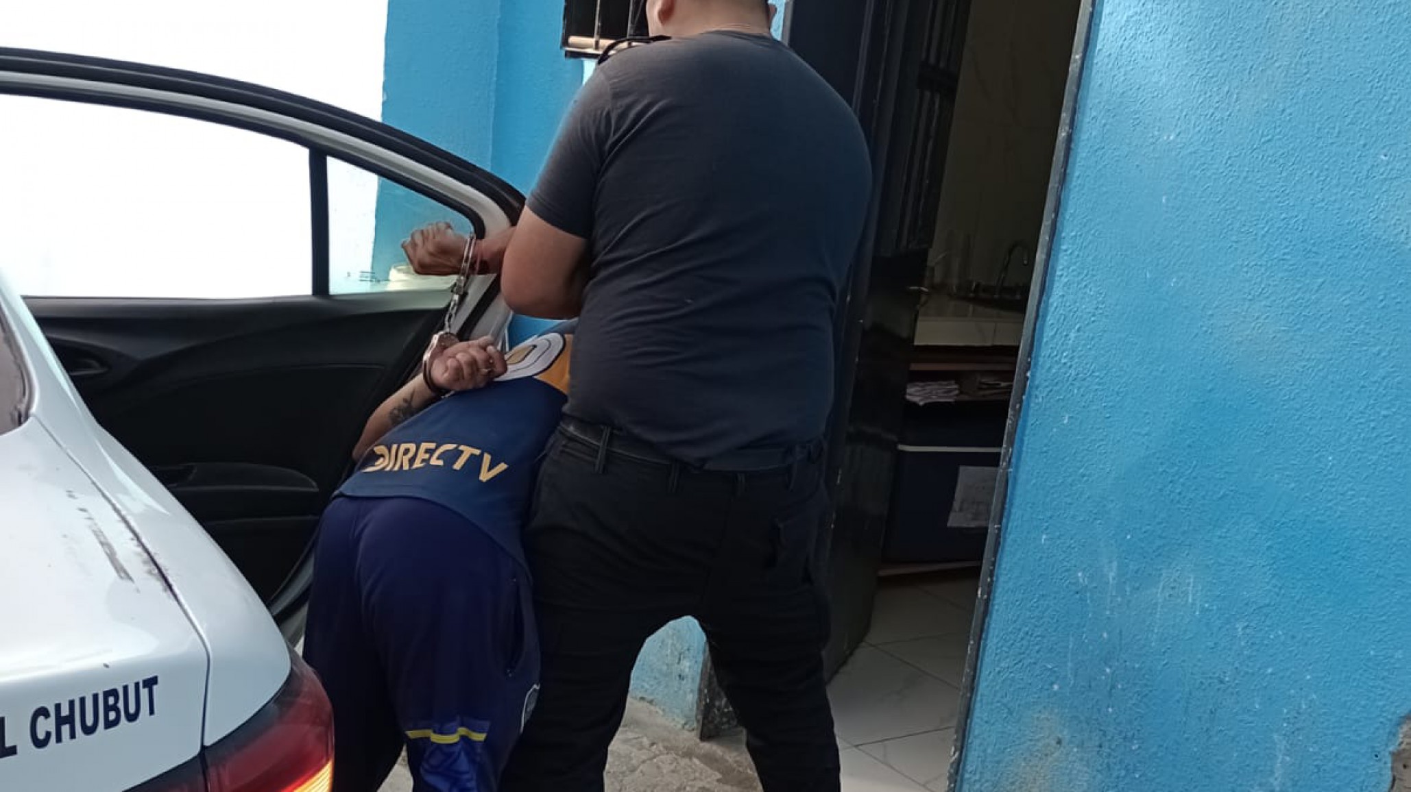 Detuvieron a dos jóvenes tras agredir a un policía