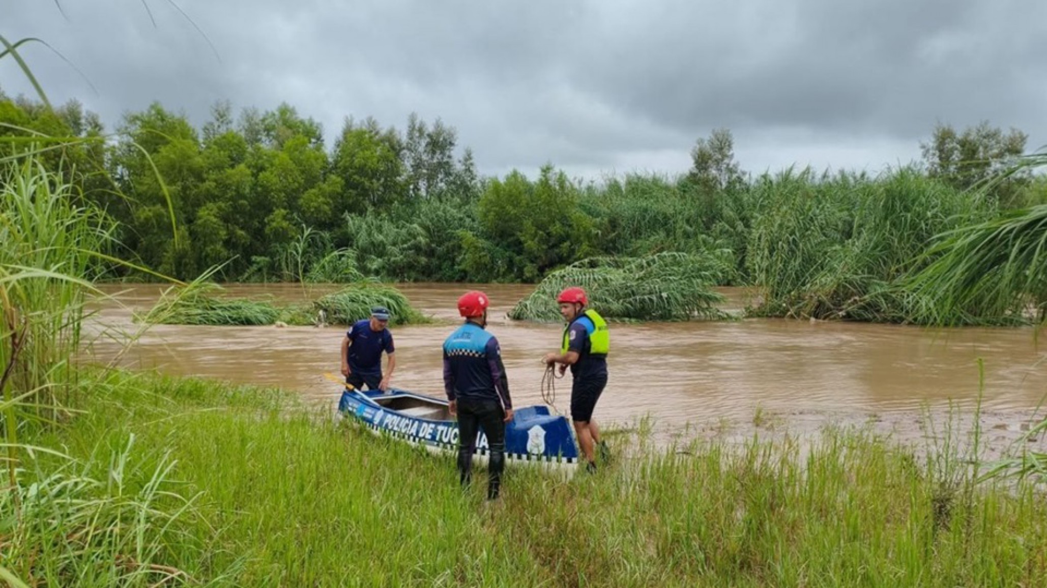 Tragedia en San Luis: Despistaron, cayeron a un canal y fallecieron tres personas