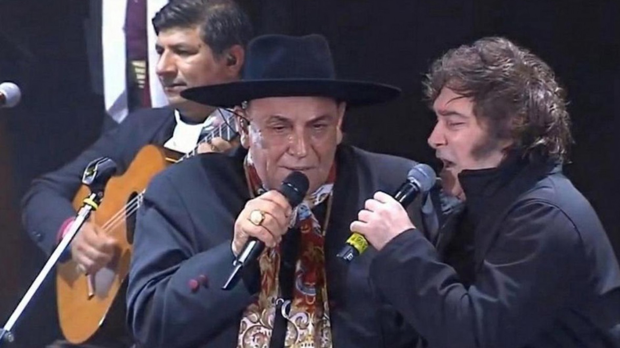 El Chaqueño Palavecino rompió el silencio: "¿Quién no quiere cantar con un presidente?"