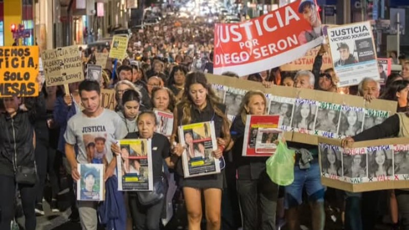 Comodoro marchó por los desaparecidos, llora la muerte de Valeria Schwab y Diego Seron y exige respuestas ante la inseguridad