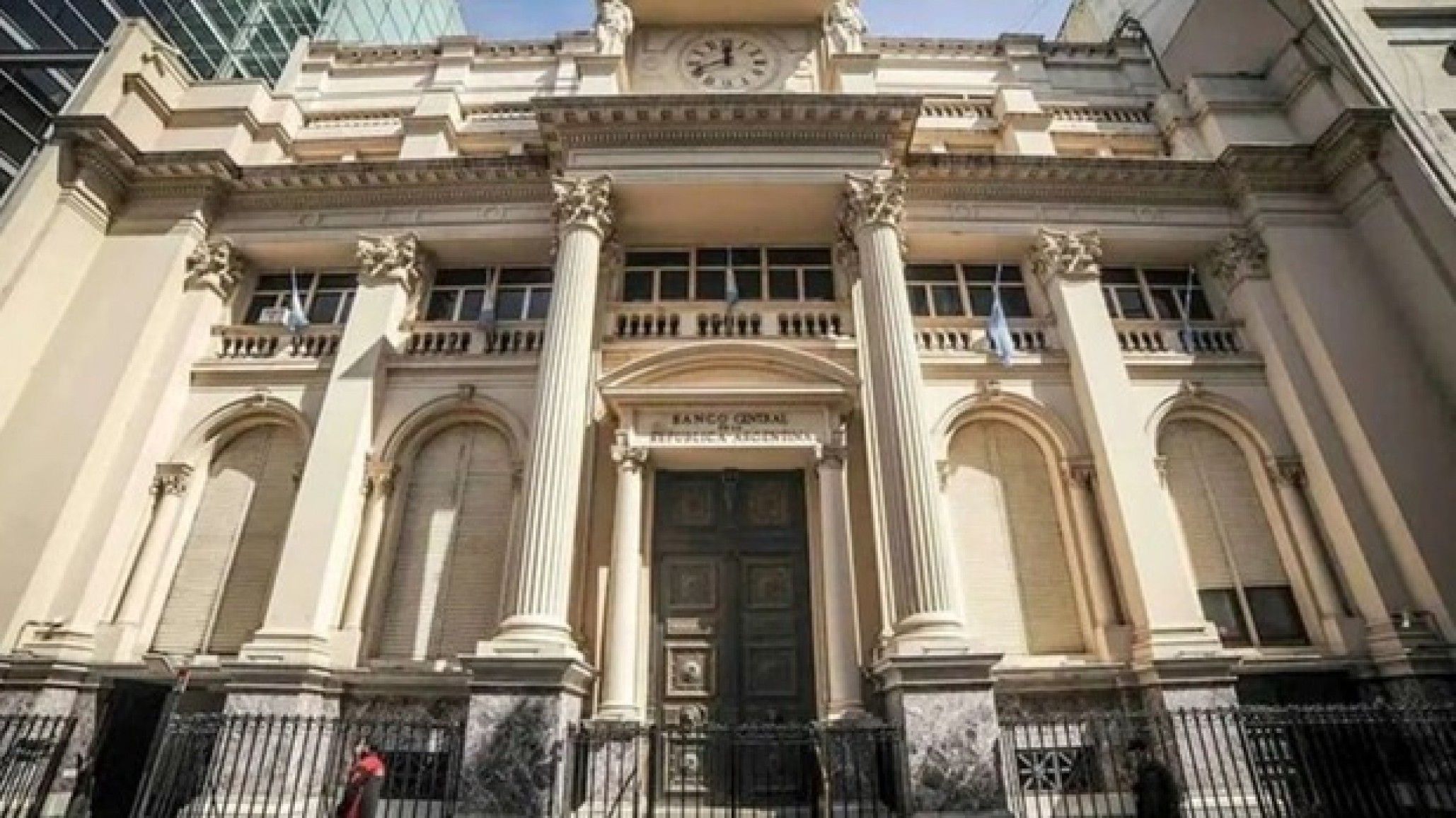 Sin bancos por cuatro días: el BCRA confirmó las fechas de cierre