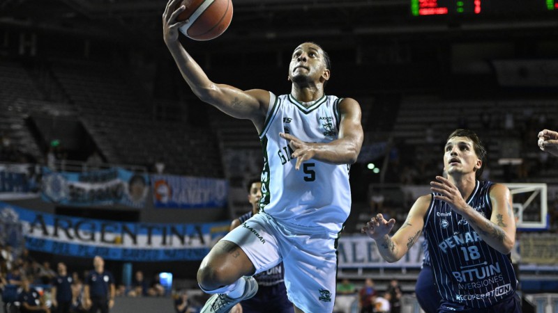 Gimnasia perdió 77-73 ante Peñarol en el Islas Malvinas