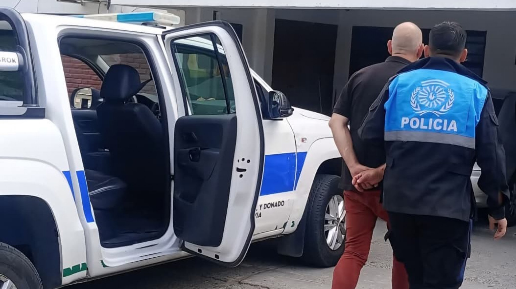 Detuvieron a un hombre que intentó robar una waflera de un comercio