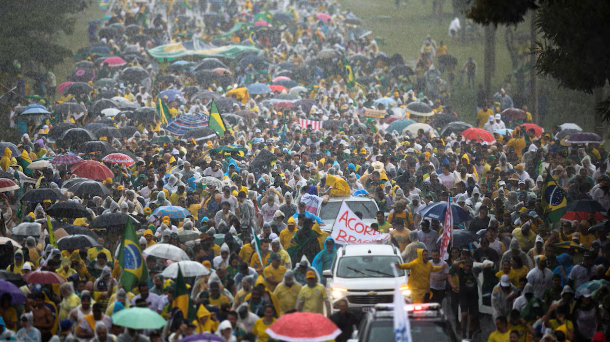 Rayo impactó en manifestación pro-Bolsonaro en Brasilia: al menos 34 heridos