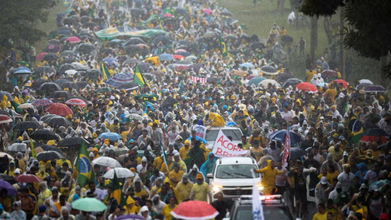 Rayo impactó en manifestación pro-Bolsonaro en Brasilia: al menos 34 heridos