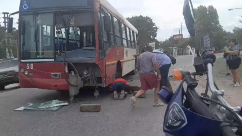 Tragedia en Merlo: esquivó un pozo en moto y murió junto a su hija y su nieto de tres meses