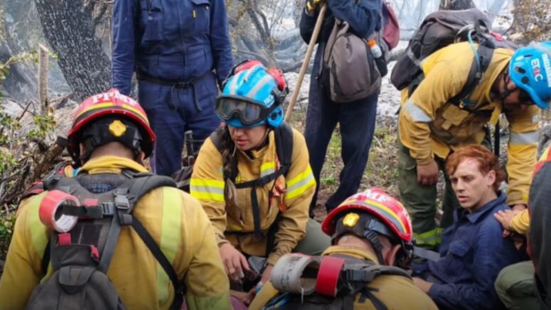 Héroes cordobeses en la cordillera: Rescataron a dos personas heridas durante el combate del fuego en Chubut