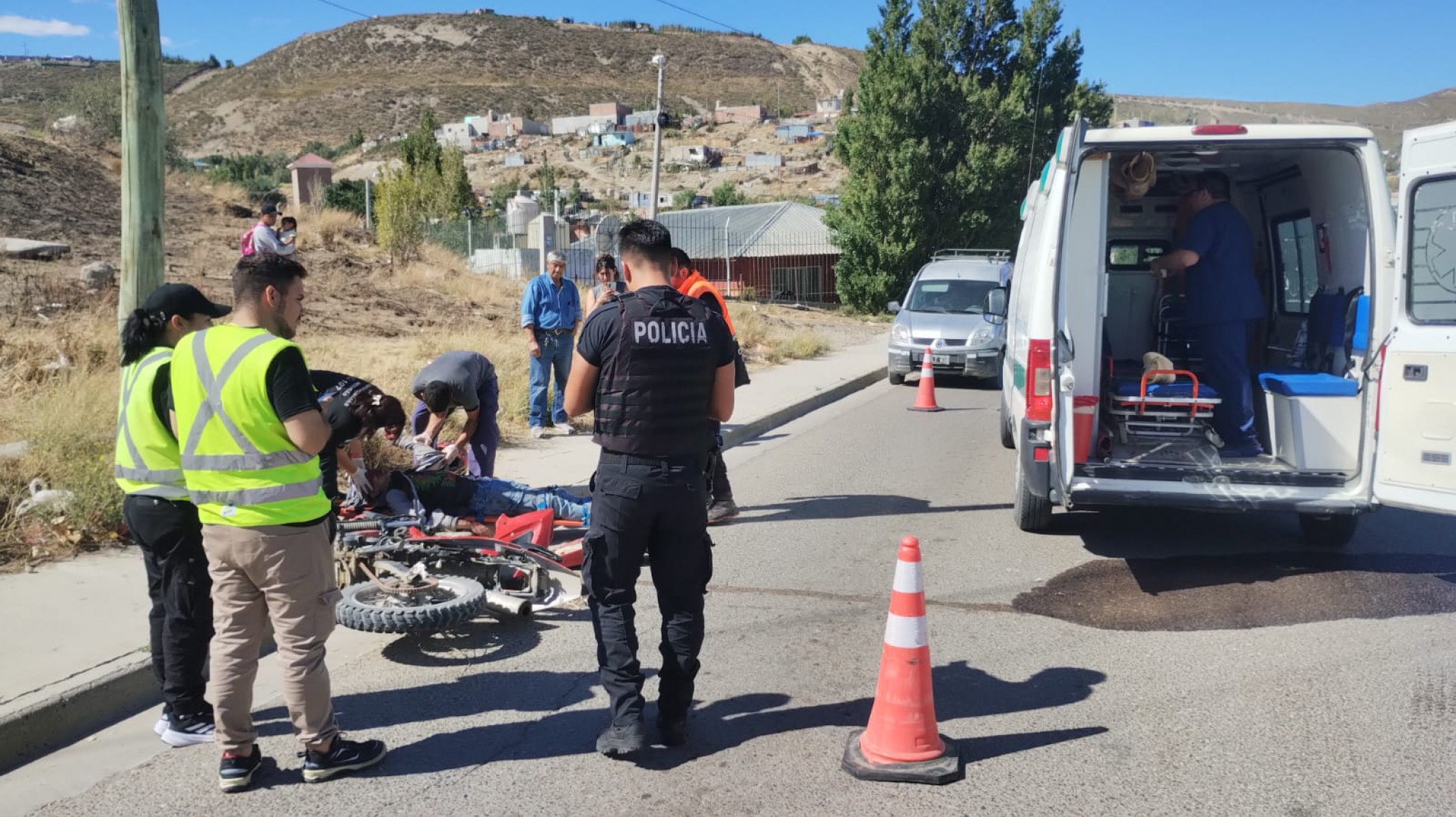 Máximo Abásolo: Un motociclista perdió el control, cayó sobre la calzada y sufrió graves heridas