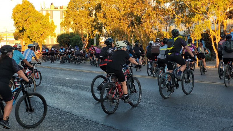 Comodoro: una bicicleteada cargada de emoción pide Justicia por Valeria