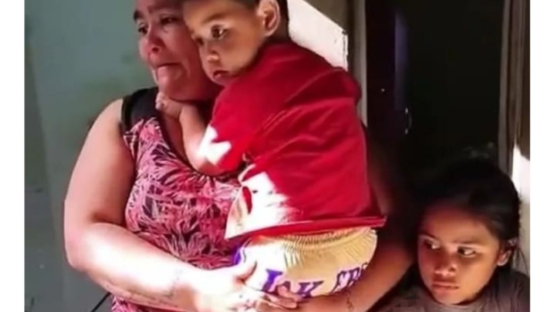 "Nos salvamos de milagro": se cayó el techo de una casa y una familia con seis chicos quedó en la calle y pide ayuda