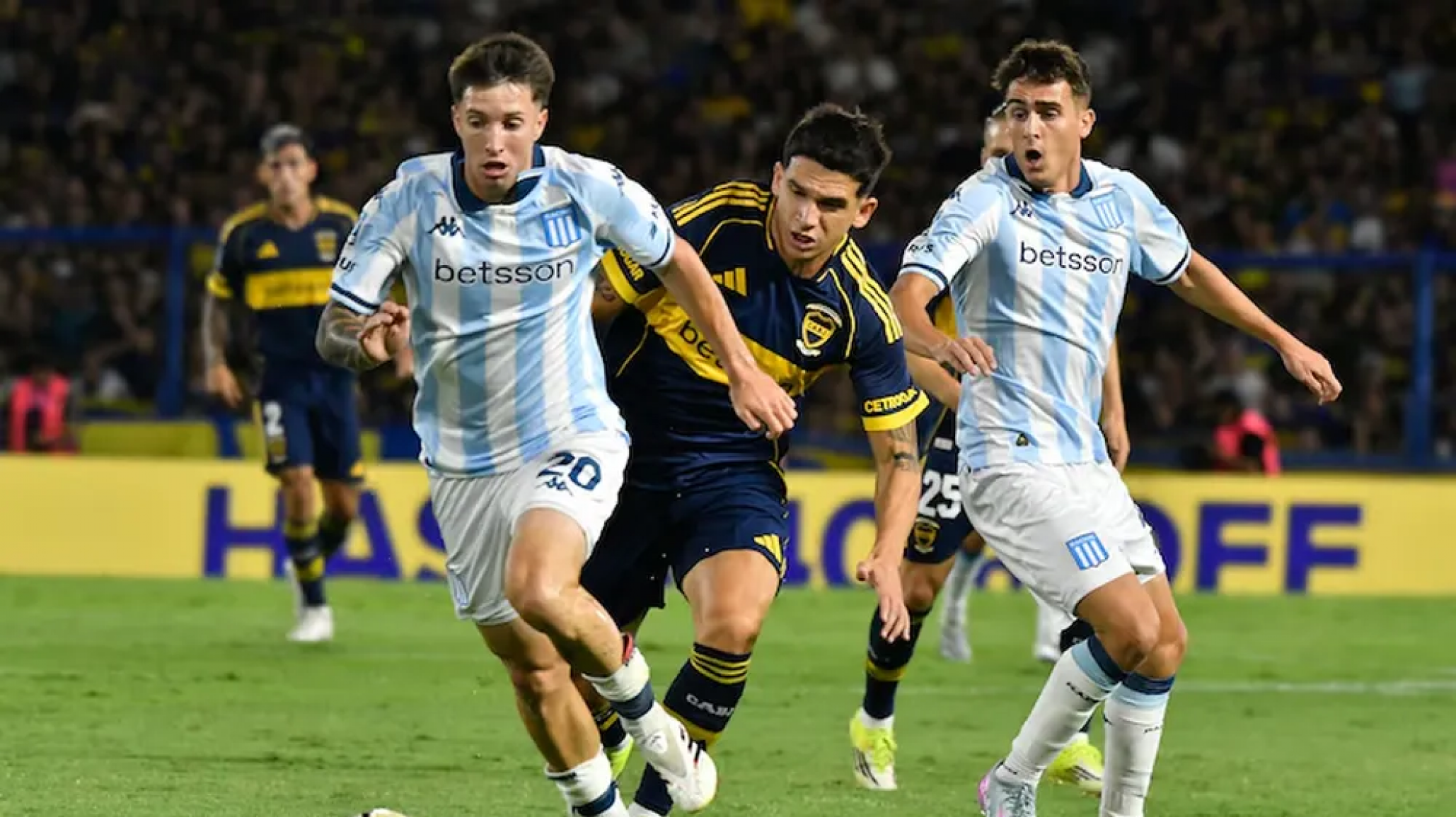Boca y Racing empataron sin goles en La Bombonera