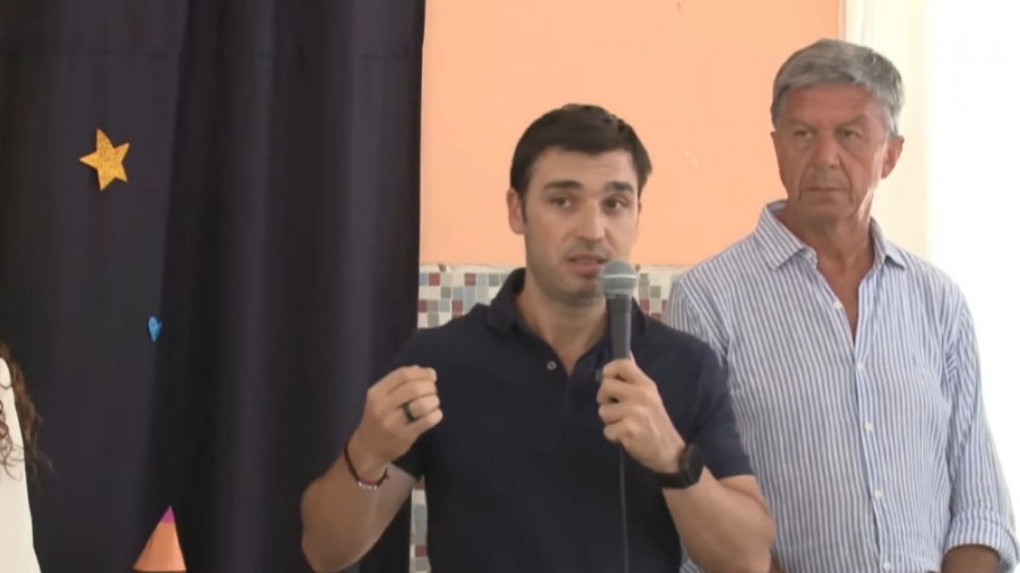 Una vez más, el gobernador no estuvo en el aniversario de Comodoro: inauguró el ciclo lectivo en Camarones