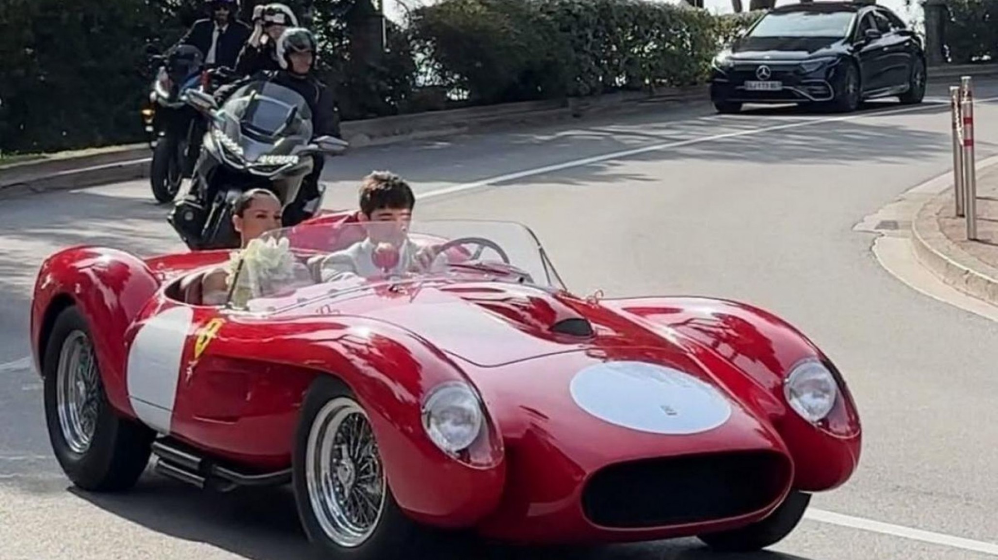 El piloto de Ferrari Charles Leclerc con Alexandra Saint Mleux: lujo y celebración en Mónaco
