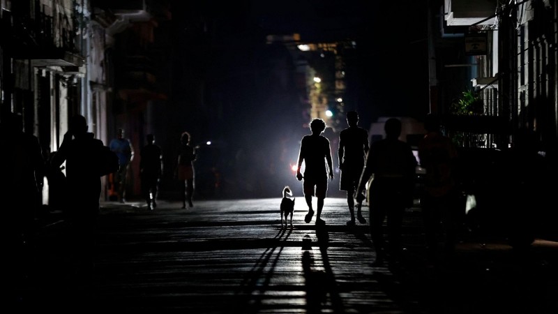 Cuba en la oscuridad total: un nuevo colapso del sistema eléctrico paraliza al país