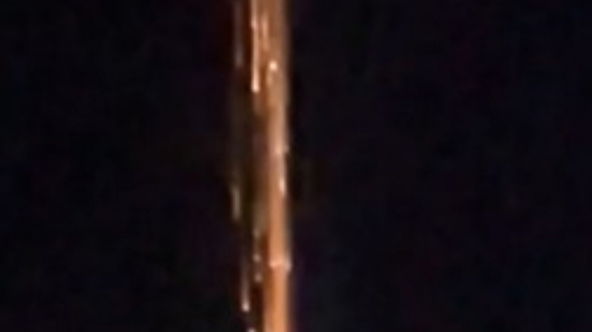 Objeto espacial ilumina el cielo y genera misterio: ¿basura espacial, cometa o restos de misión Artemis?