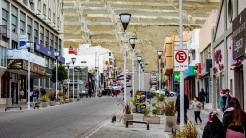 "La gente no tiene dinero y la actividad ni siquiera repunta en fechas clave": fuerte caída del consumo y cierre de locales preocupa al sector gastronómico