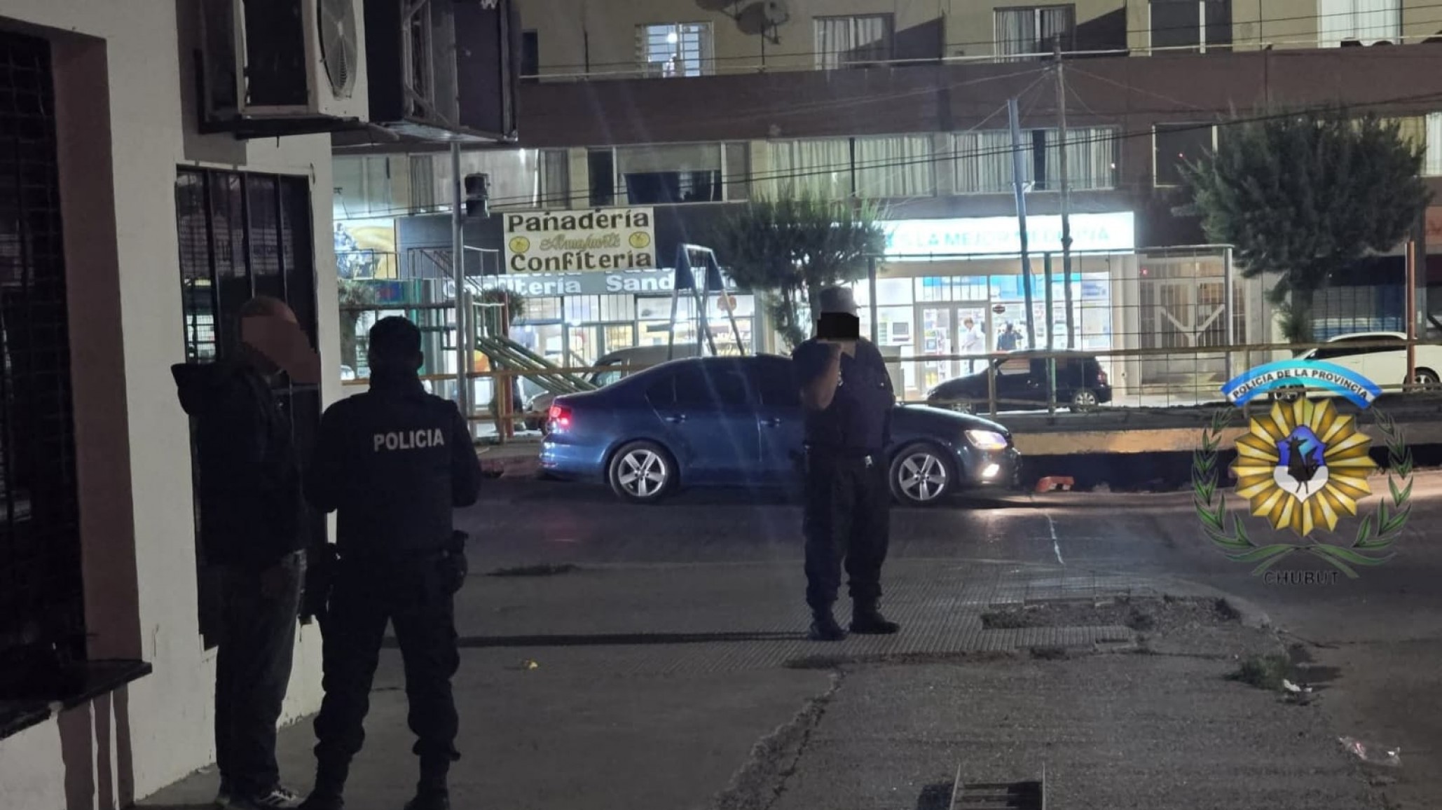 Detuvieron a un joven que intentó ingresar a una vivienda con una escalera en Comodoro