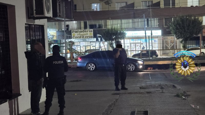 Detuvieron a un joven que intentó ingresar a una vivienda con una escalera en Comodoro